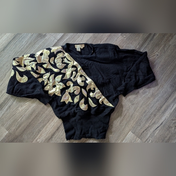 Elegant Black Sweater with Gold Floral Accents - Picture 1 of 3